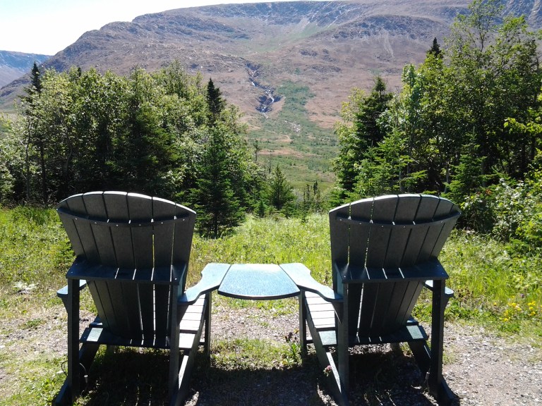 A sitting spot provided by Gros Morne National Park. Just park you car, have a seat and count your blessings. Oh, yes, you can also do lovely long hikes from here too!