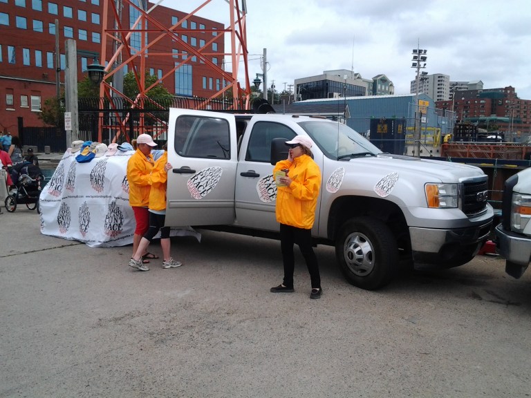 Fogo Punt Race crew working the Townie crowd