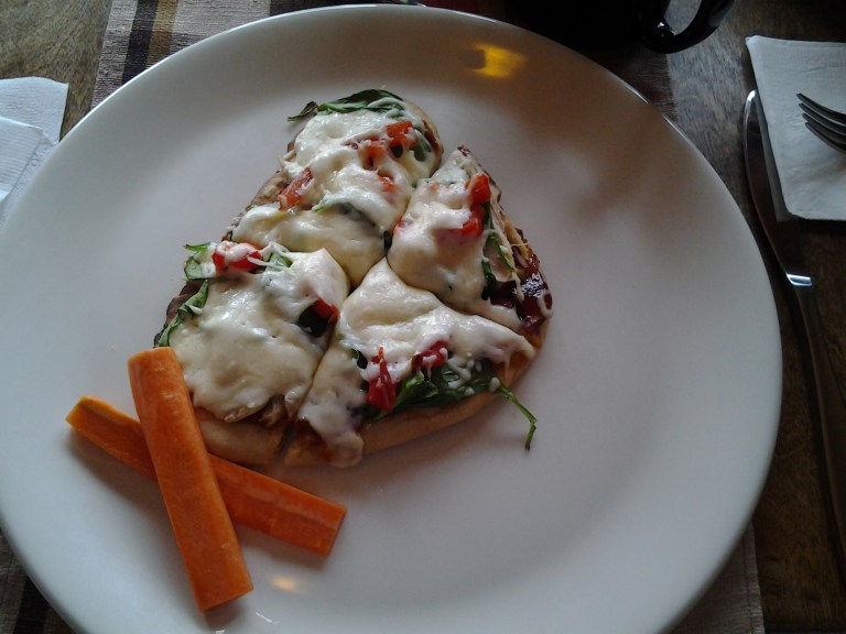 Nicole's Café, Joe Batts Arm, Fogo Island Barbeque chicken flatbread