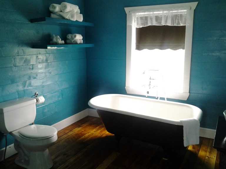 Aunt Donna's House, Old Salt Box House tourist rental in Musgrave Harbour, Newfoundland